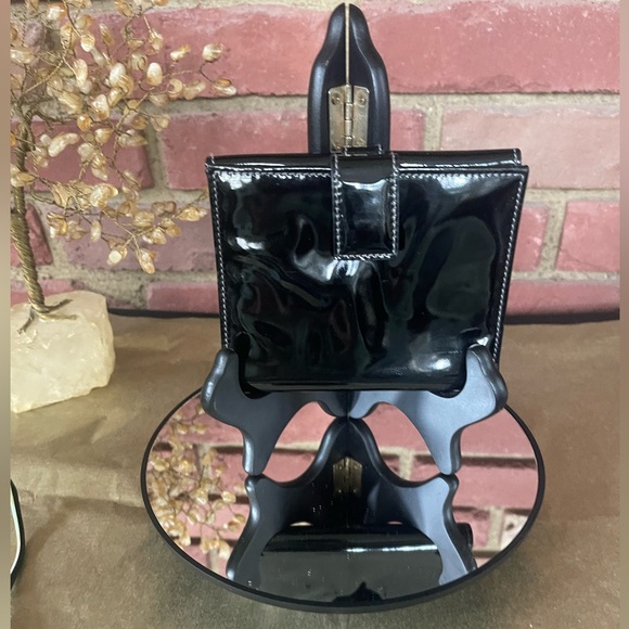 🔥Salvatore 🔥Ferragamo 🔥pattern leather wallet: - Picture 1 of 7